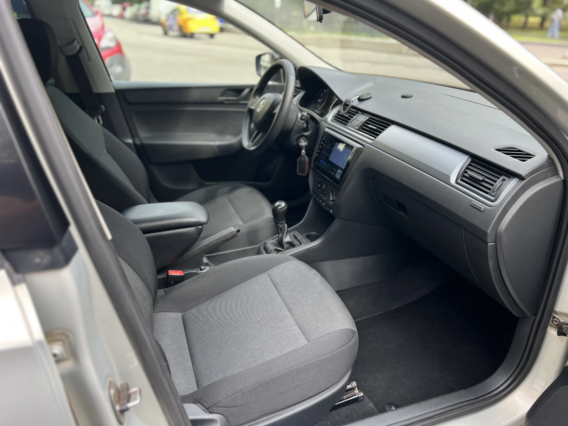 🚗 Škoda Rapid 2016, 1.6 MT - миниатюра 10