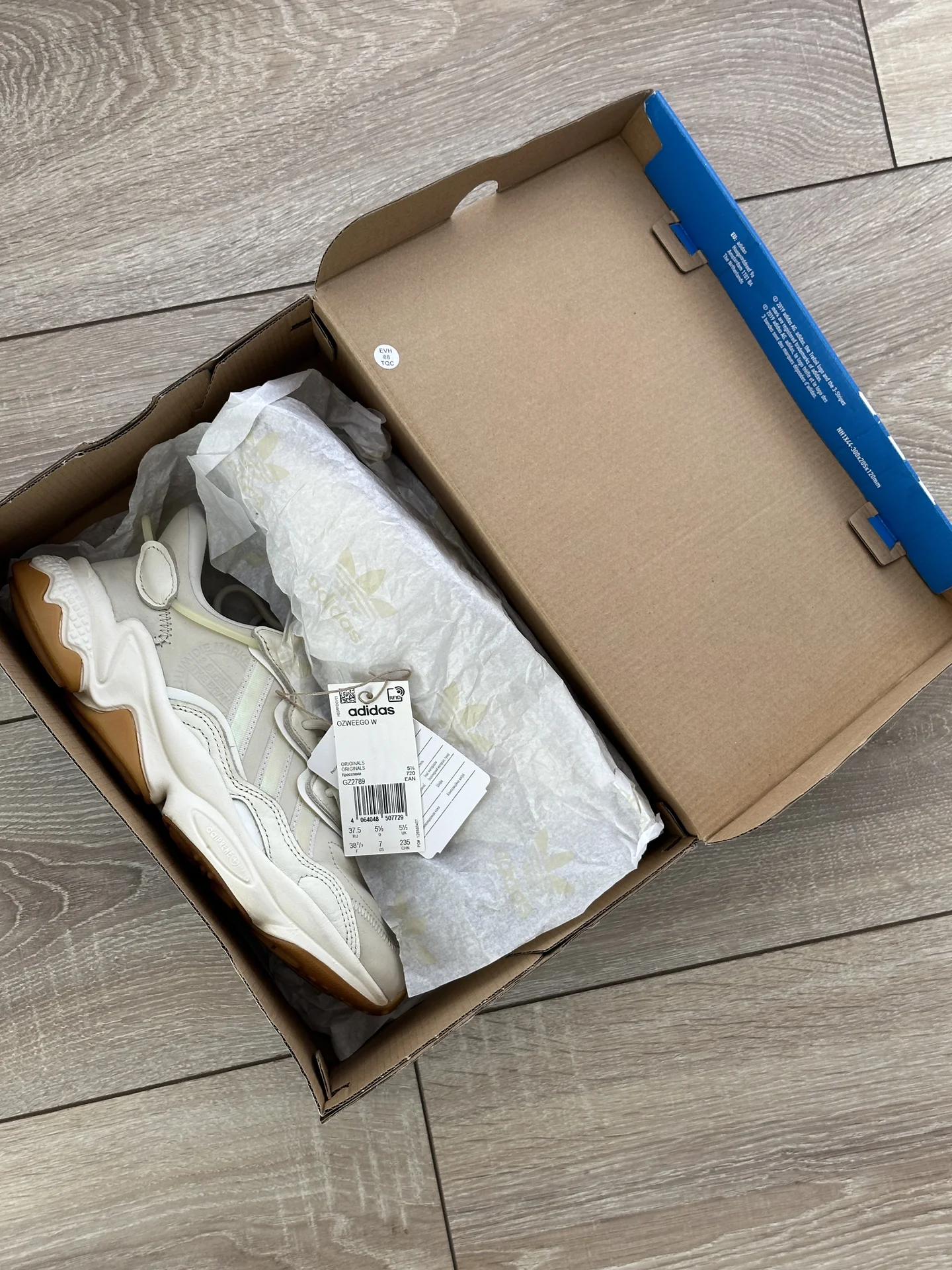 Кроссовки adidas ozweego - изображение 1