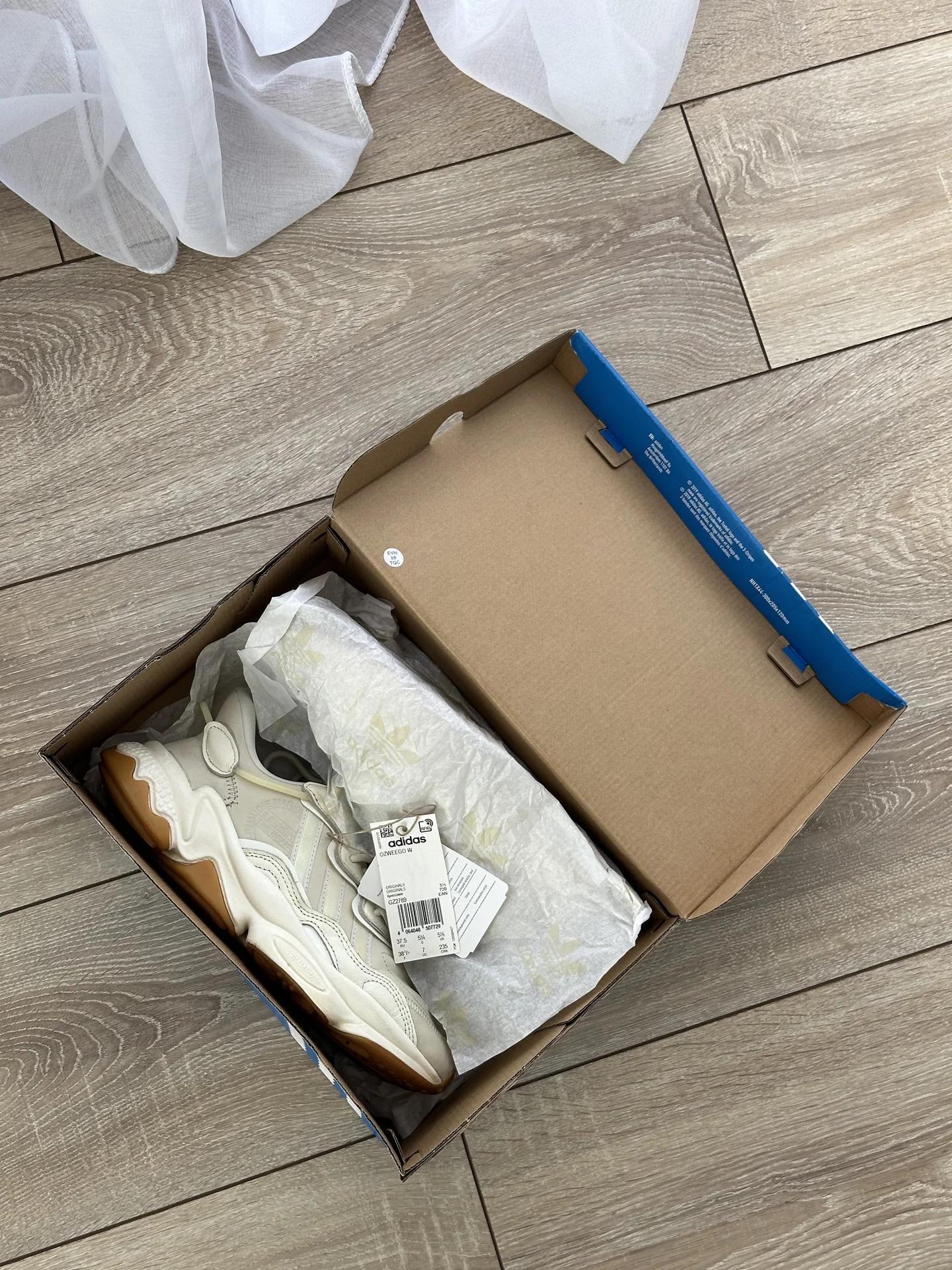 Кроссовки adidas ozweego - миниатюра 2