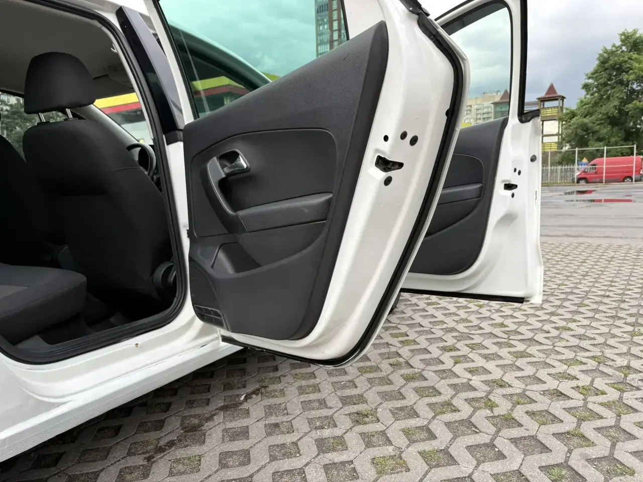 Volkswagen Polo, Седан 2012 - миниатюра 10