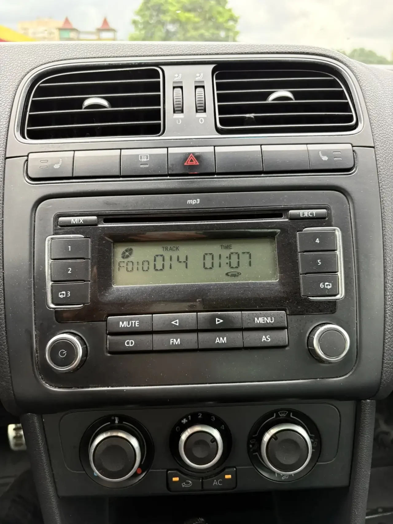 Volkswagen Polo, Седан 2012 - миниатюра 11