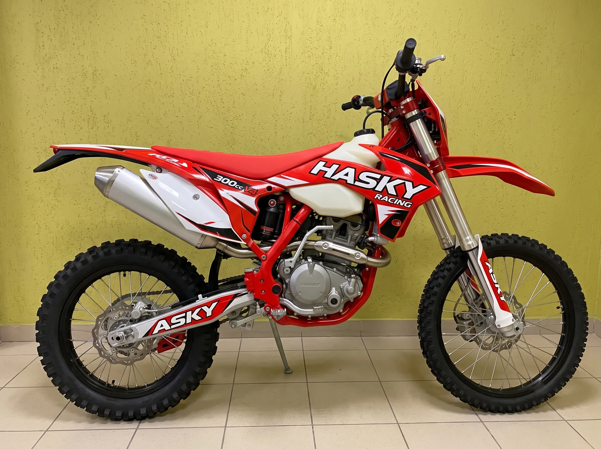 Мотоцикл эндуро Hasky V4 Racing - миниатюра 2
