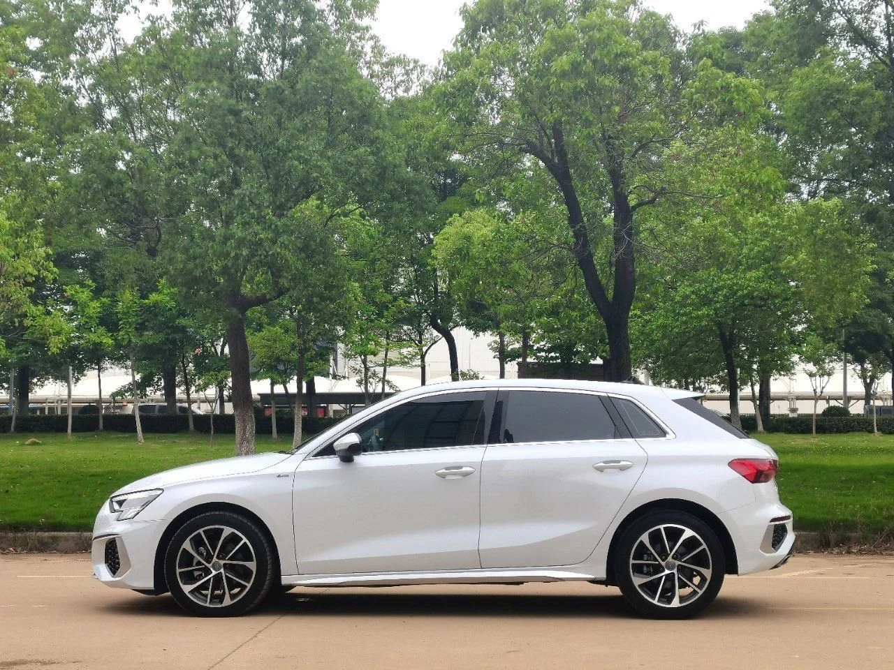 Audi A3L Sportback - изображение 1