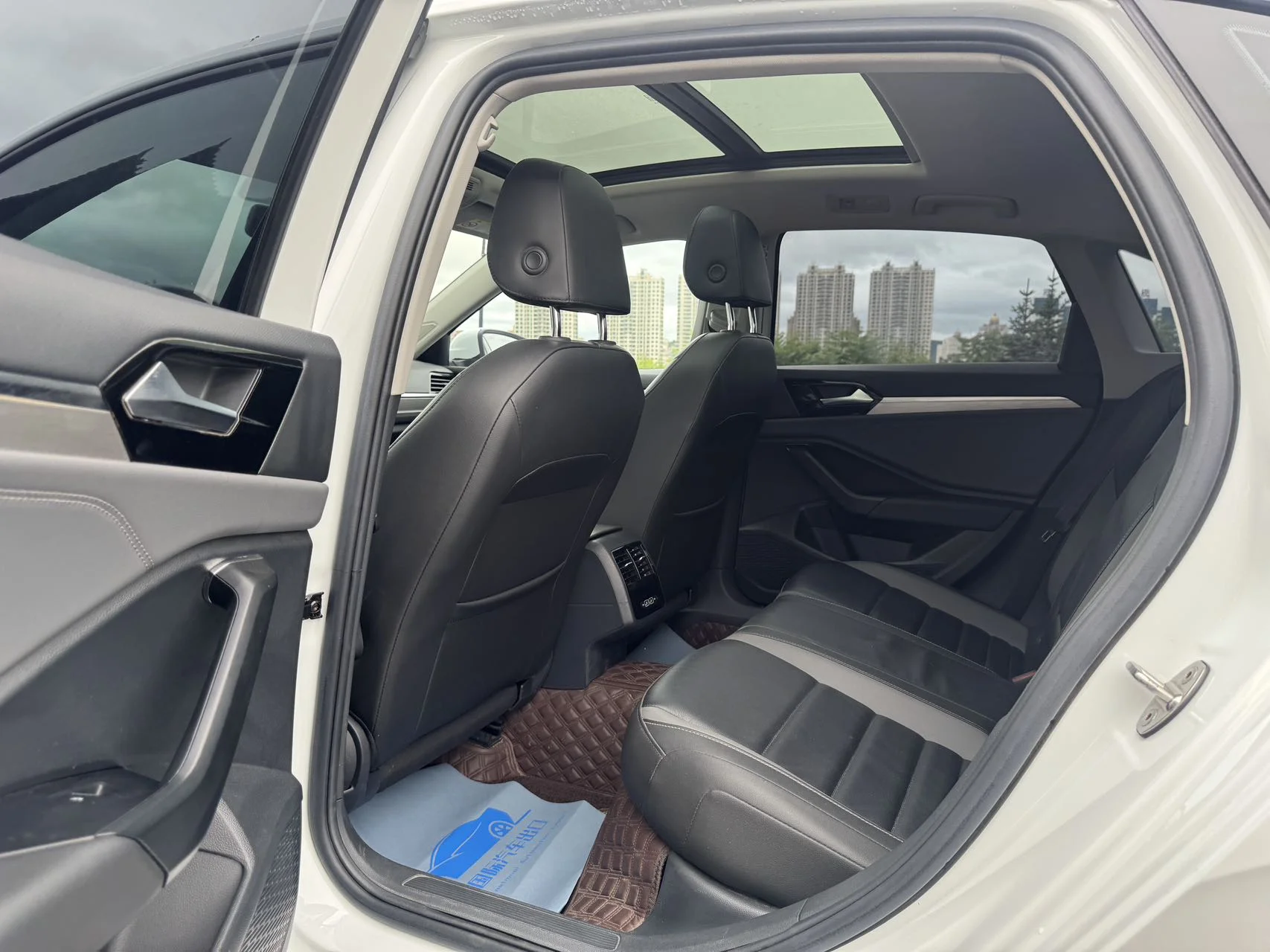 Volkswagen Sagitar - миниатюра 7