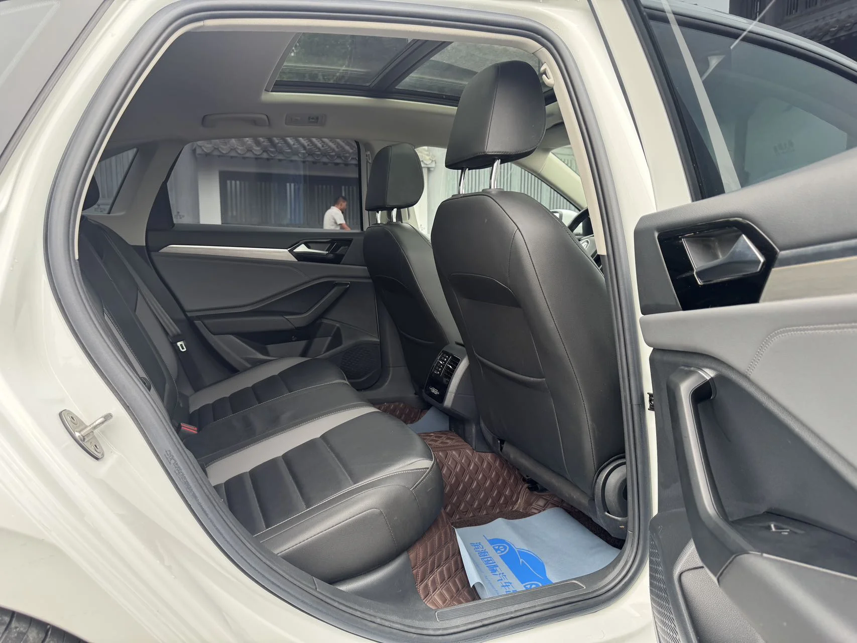Volkswagen Sagitar - миниатюра 8