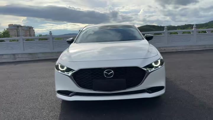 Mazda 3 Axela - видео 1
