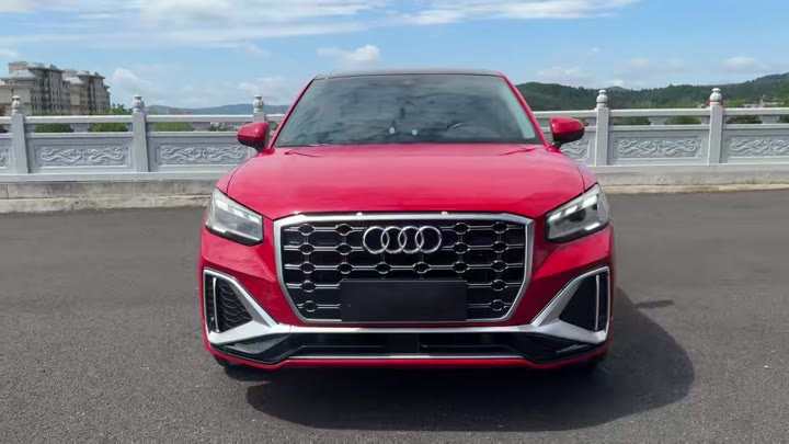 Audi Q2L - видео 1