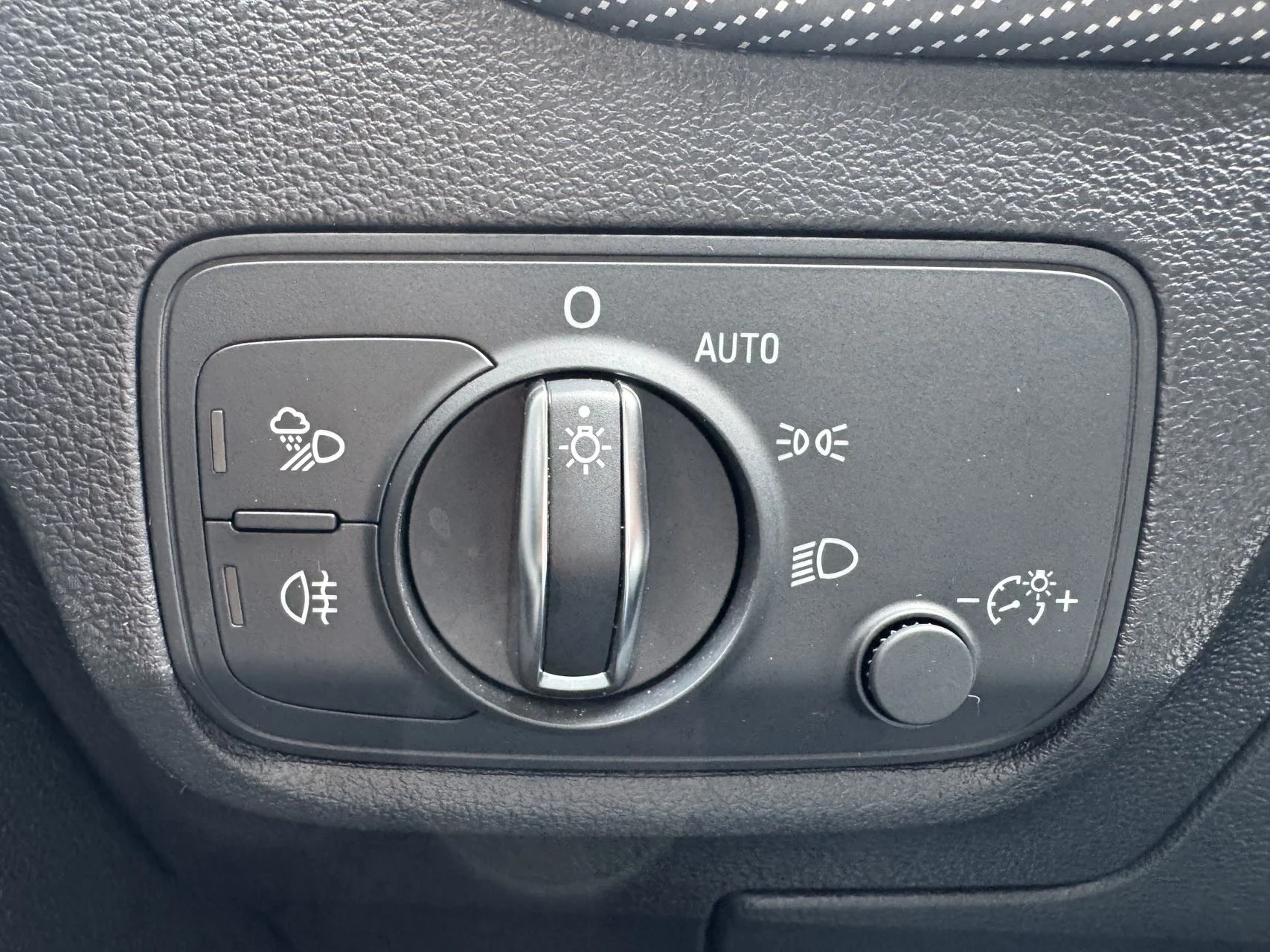 Audi Q2L - миниатюра 12