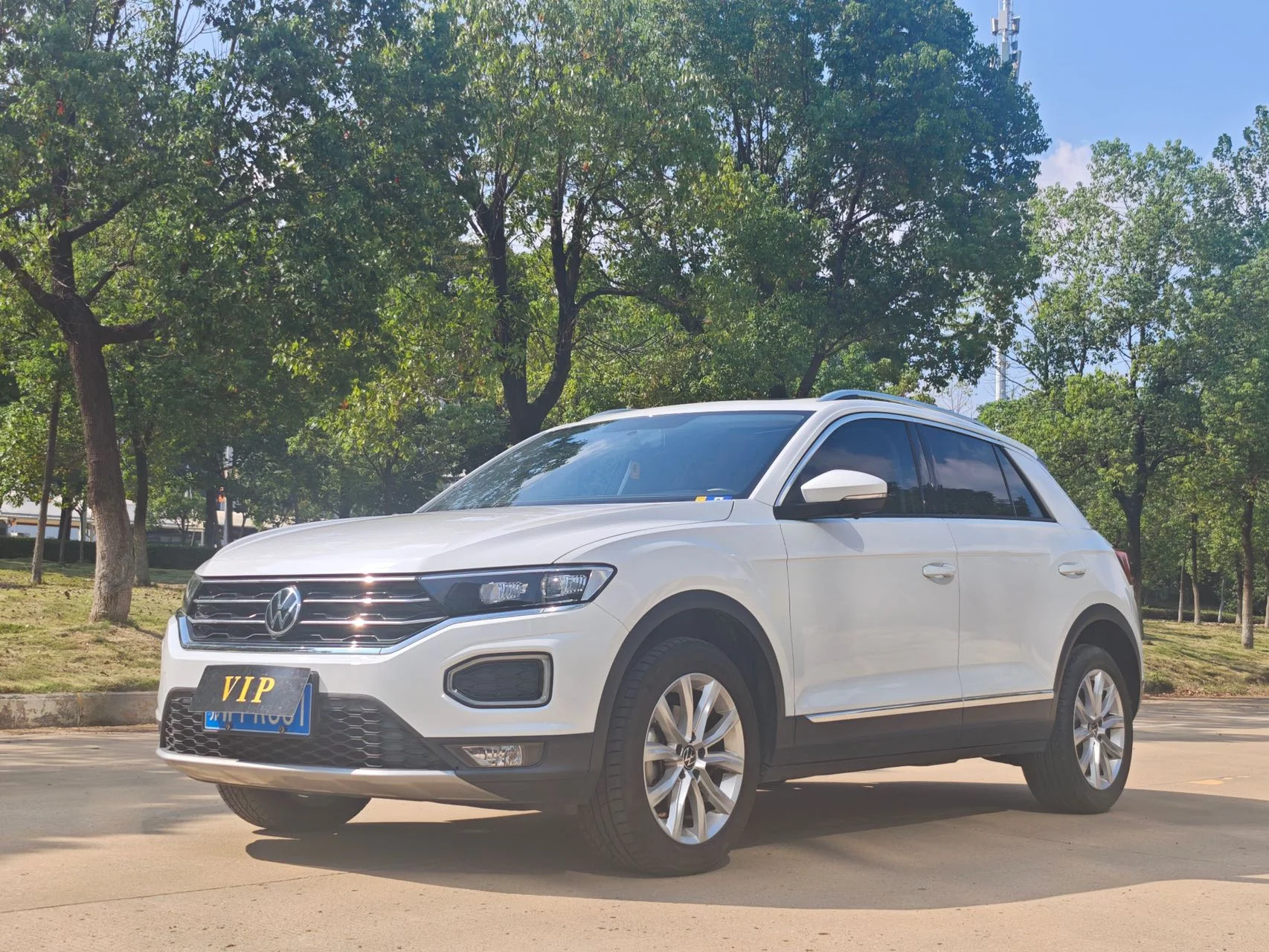 Volkswagen T-Roc - миниатюра 2