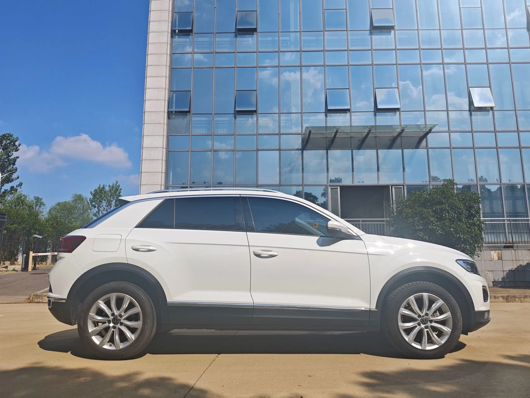 Volkswagen T-Roc - миниатюра 5
