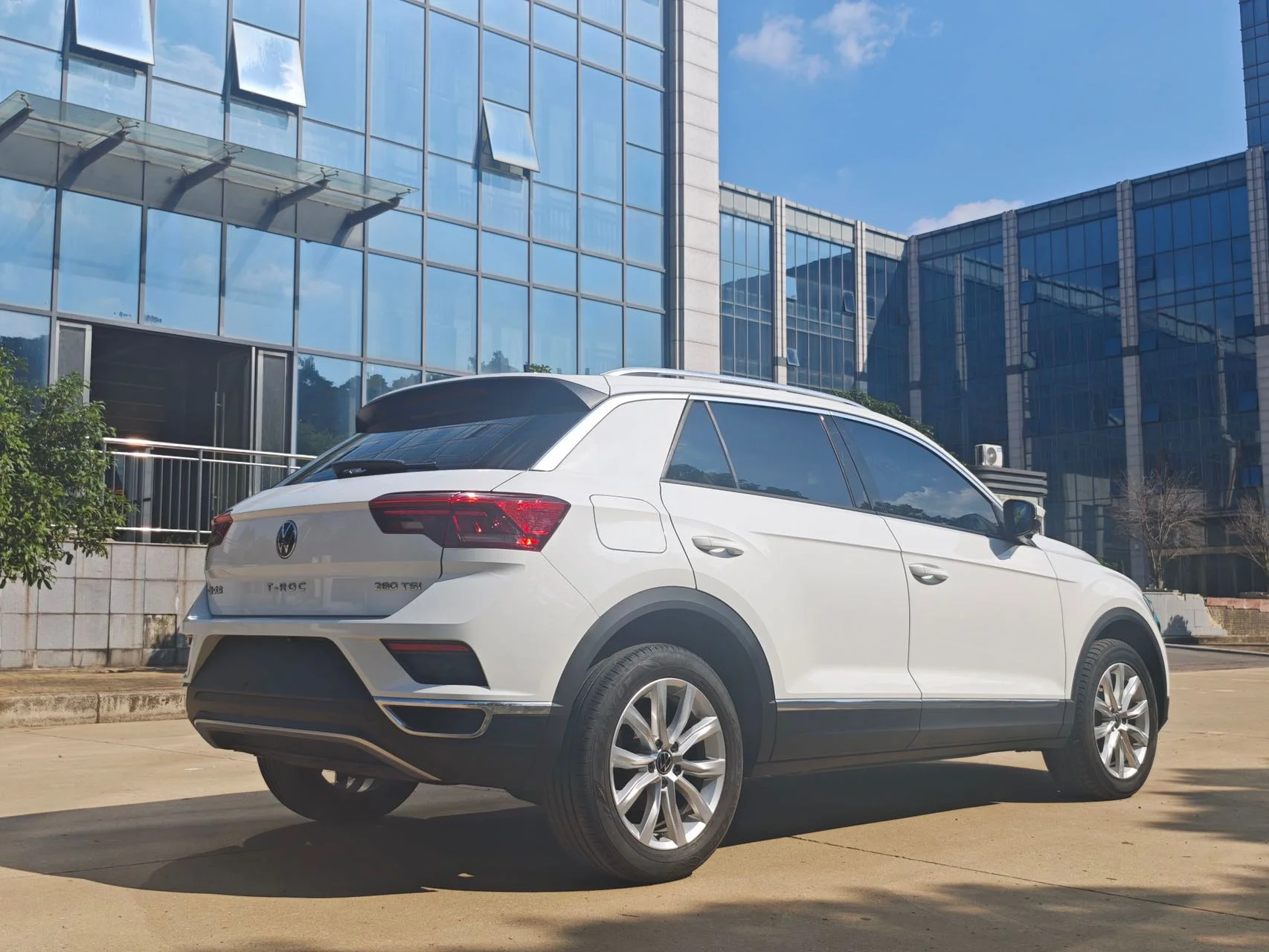 Volkswagen T-Roc - миниатюра 6