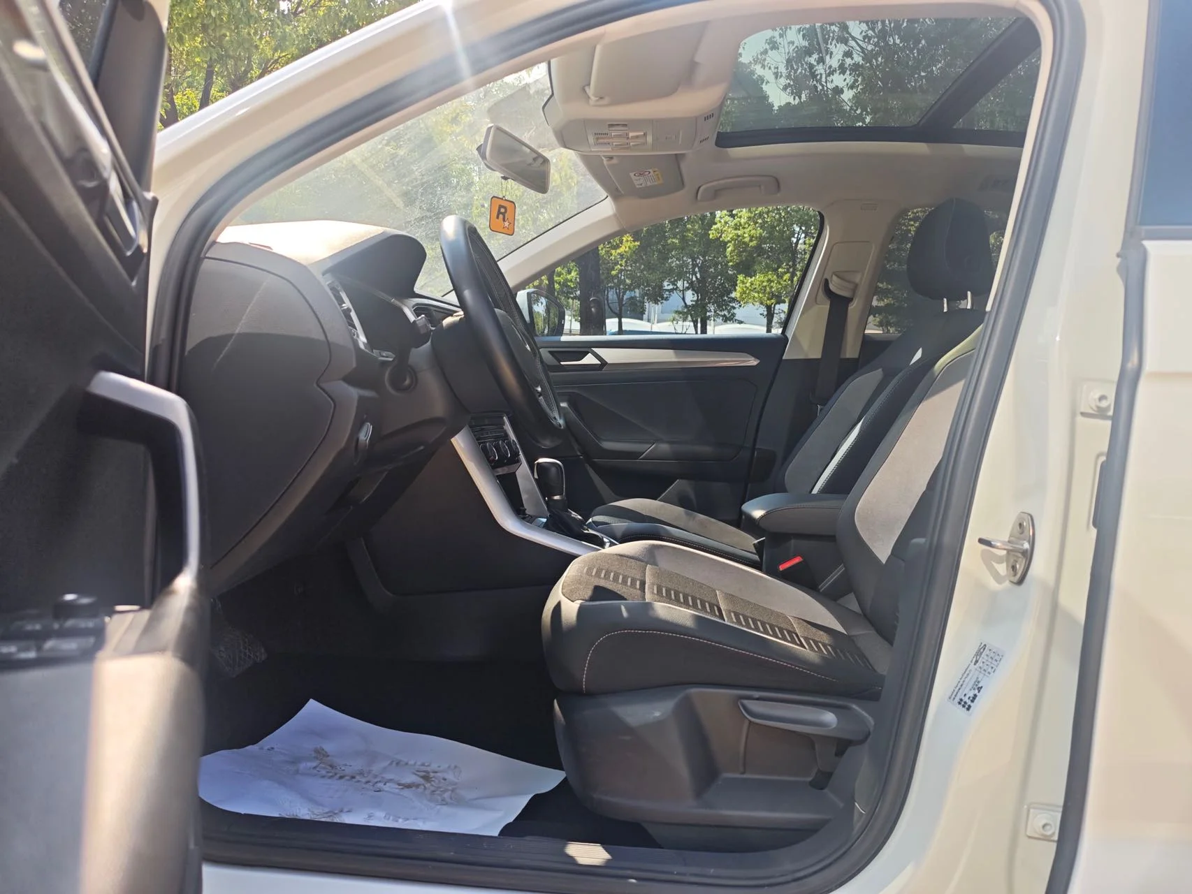 Volkswagen T-Roc - миниатюра 10