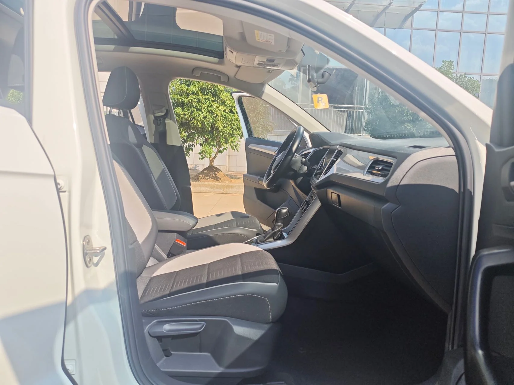 Volkswagen T-Roc - миниатюра 13