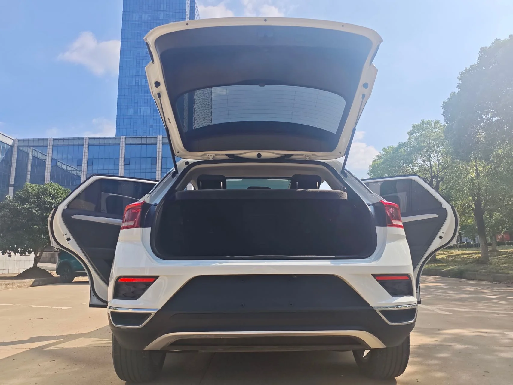 Volkswagen T-Roc - миниатюра 14