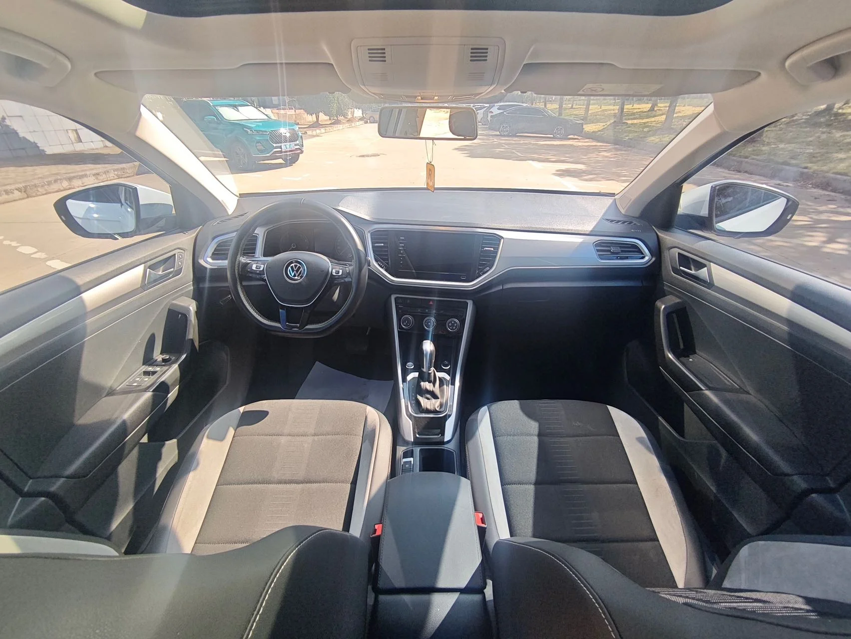 Volkswagen T-Roc - миниатюра 15