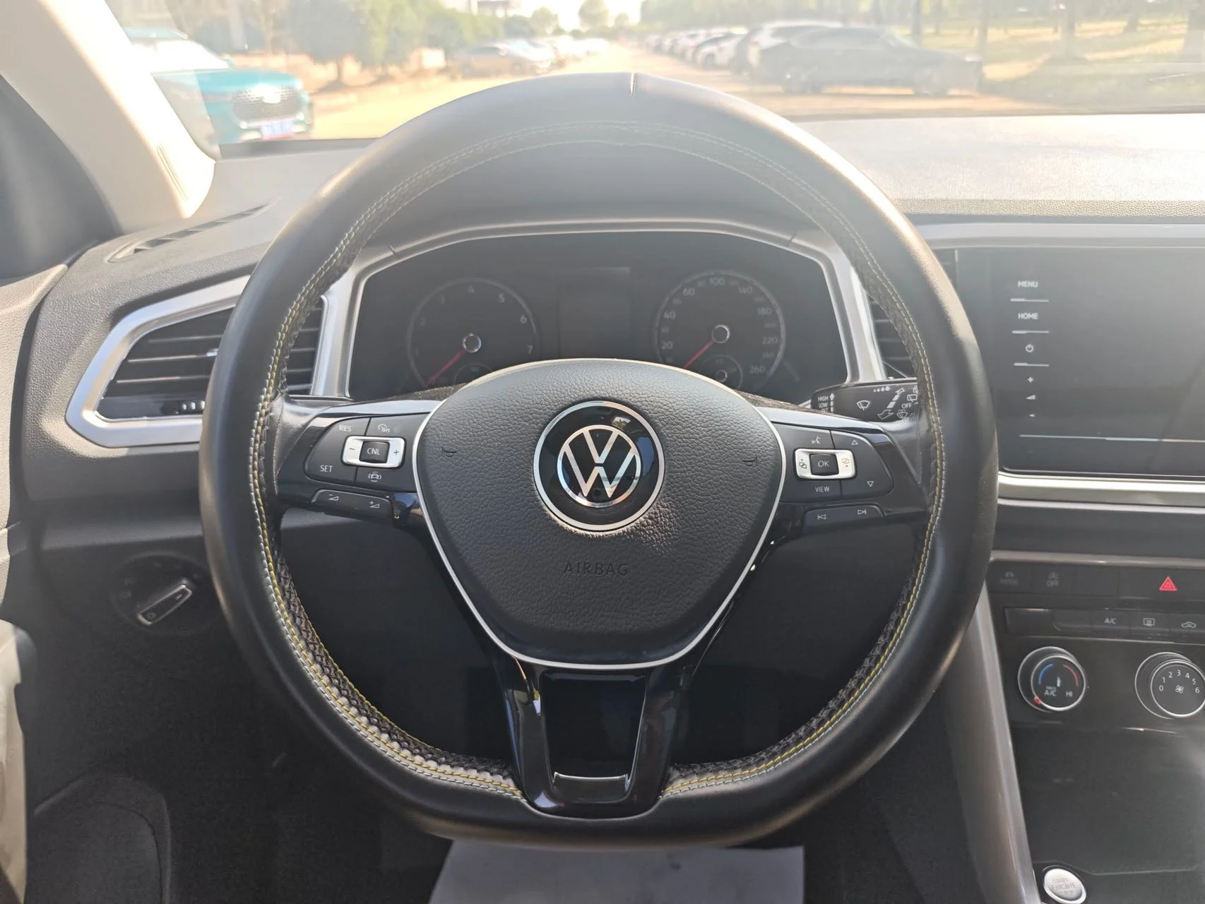 Volkswagen T-Roc - миниатюра 16