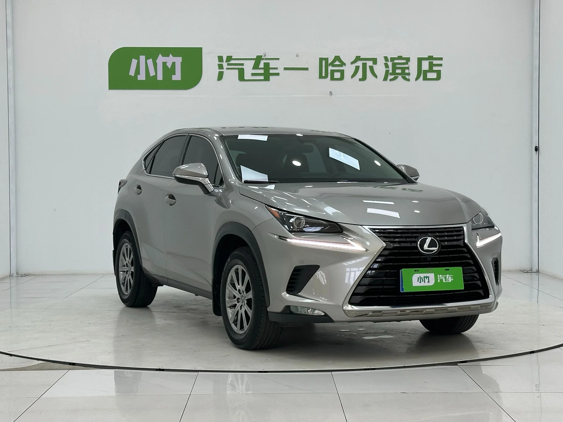 Lexus NX200 - миниатюра 3