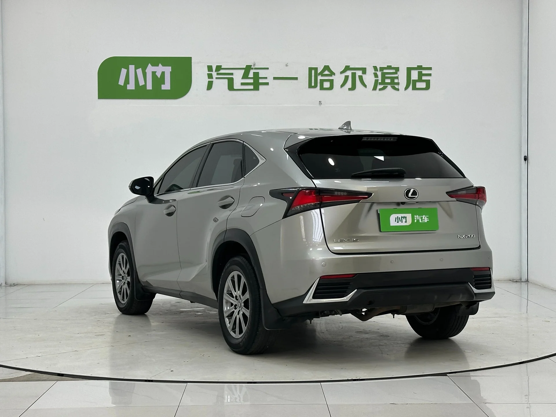 Lexus NX200 - миниатюра 4