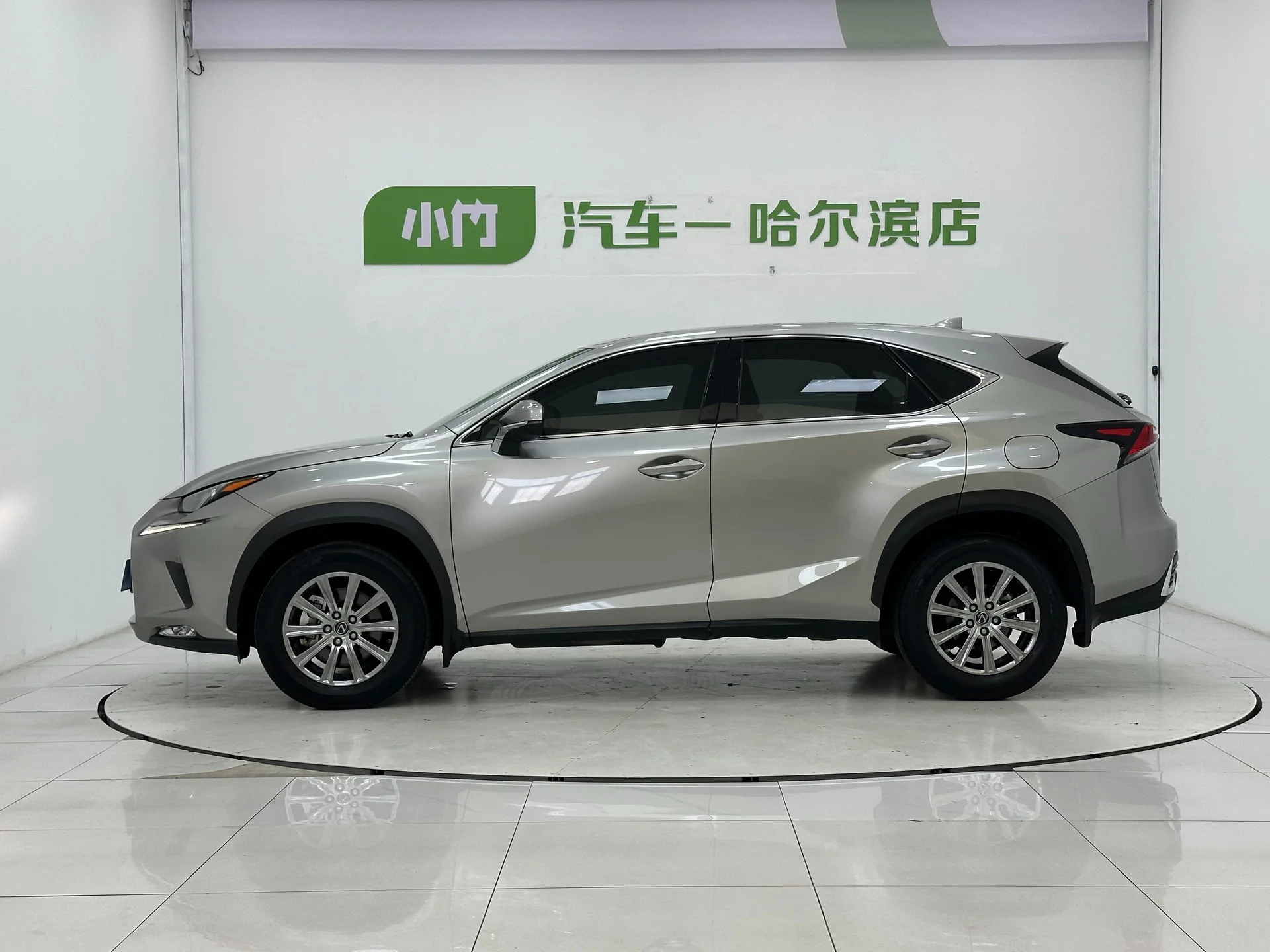 Lexus NX200 - миниатюра 5