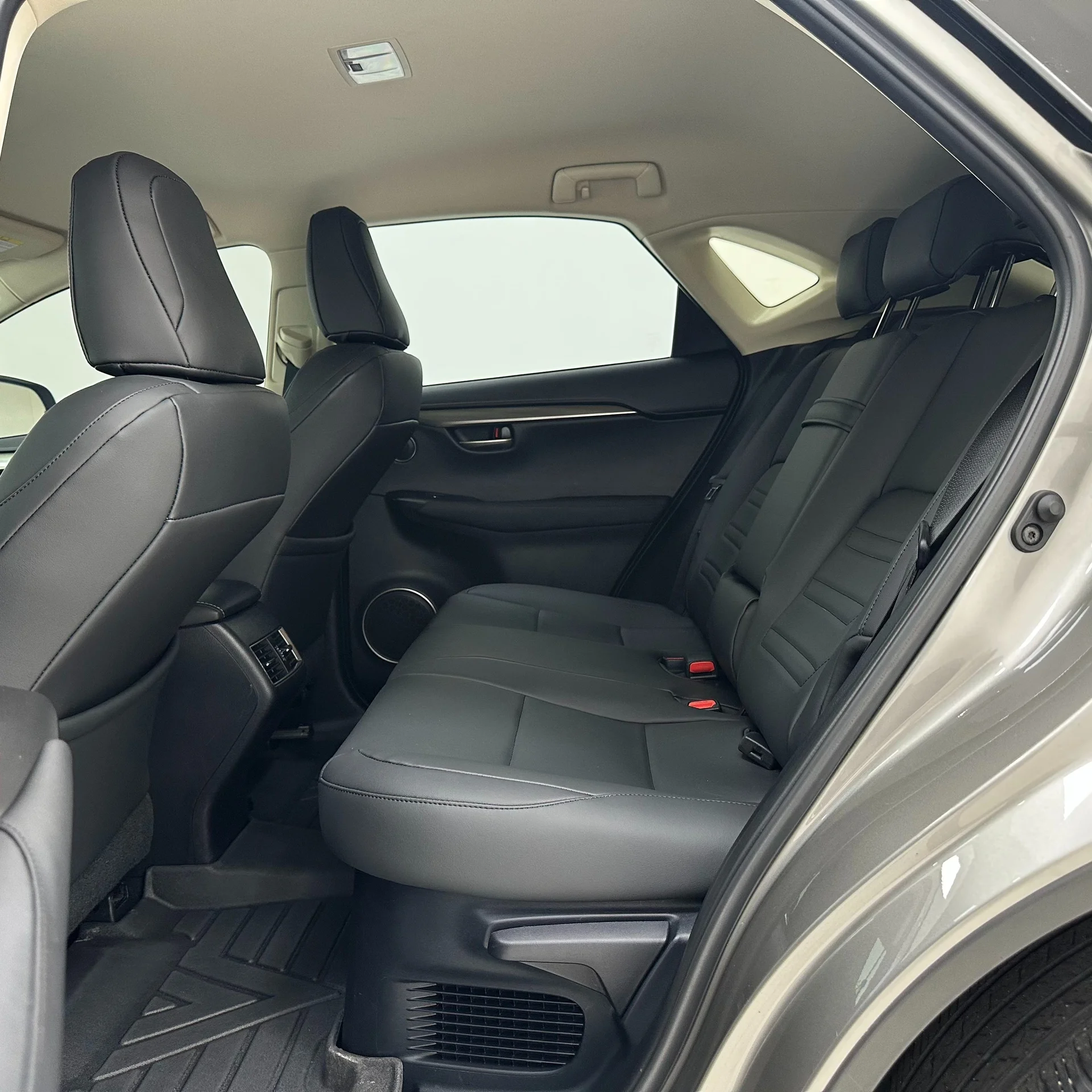 Lexus NX200 - миниатюра 7