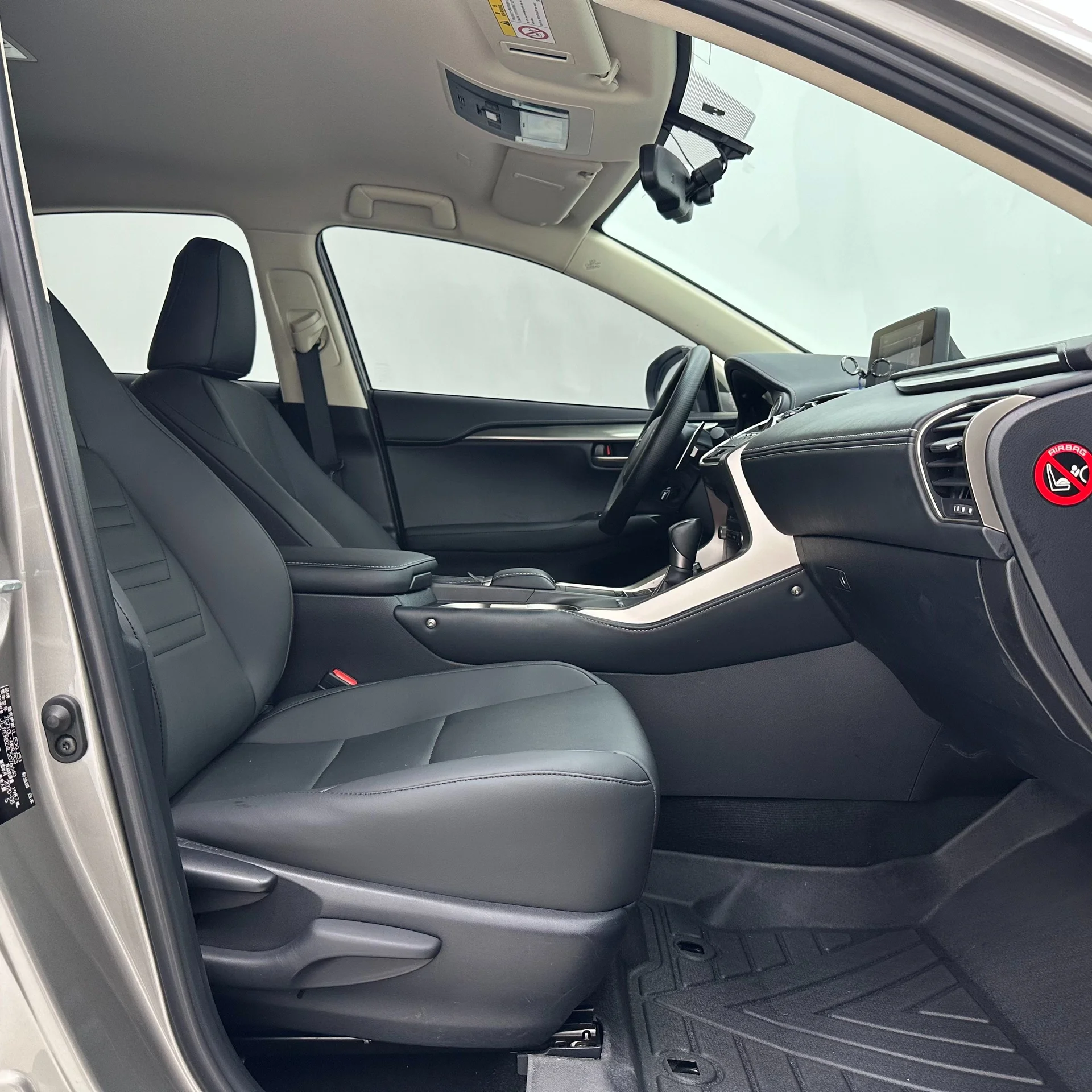 Lexus NX200 - миниатюра 8
