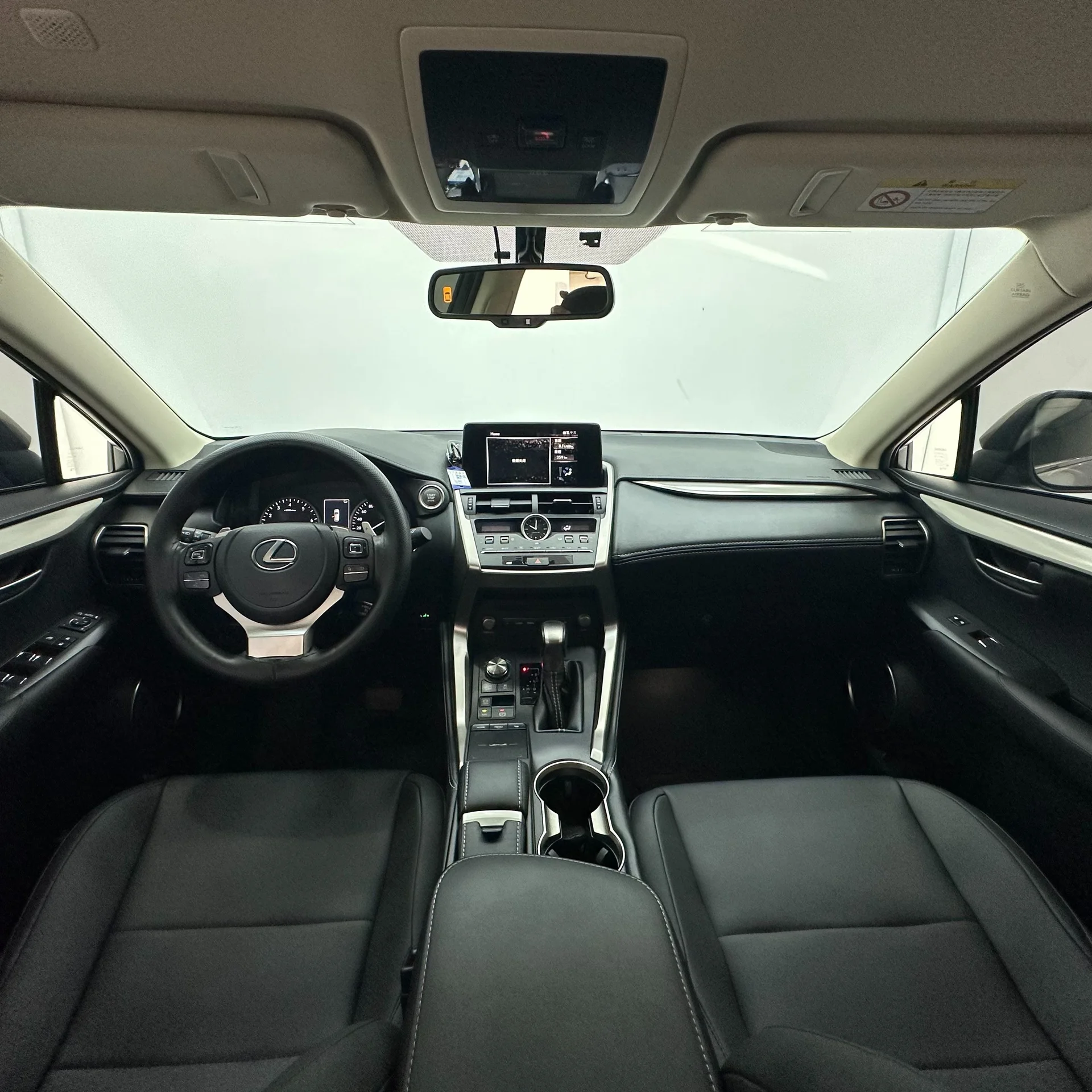Lexus NX200 - миниатюра 11