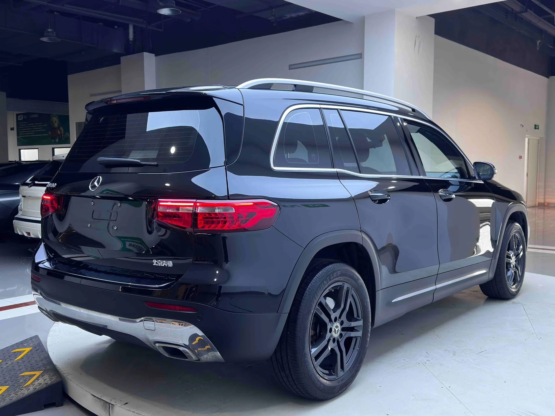 Mercedes-Benz GLB - миниатюра 6