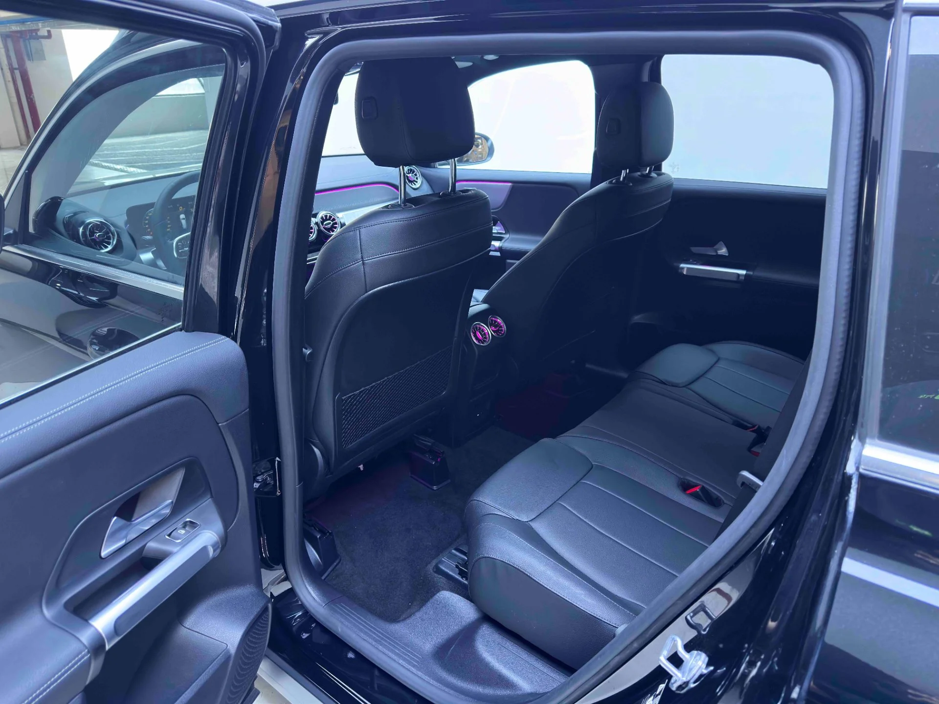 Mercedes-Benz GLB - миниатюра 10