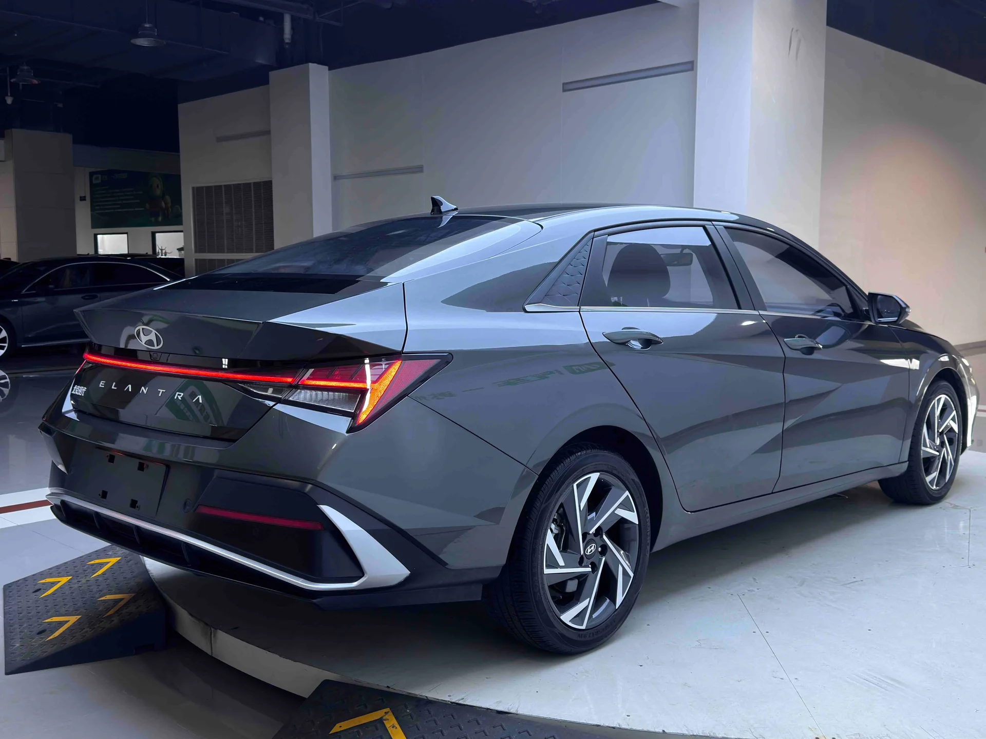 Hyundai Elantra - миниатюра 6