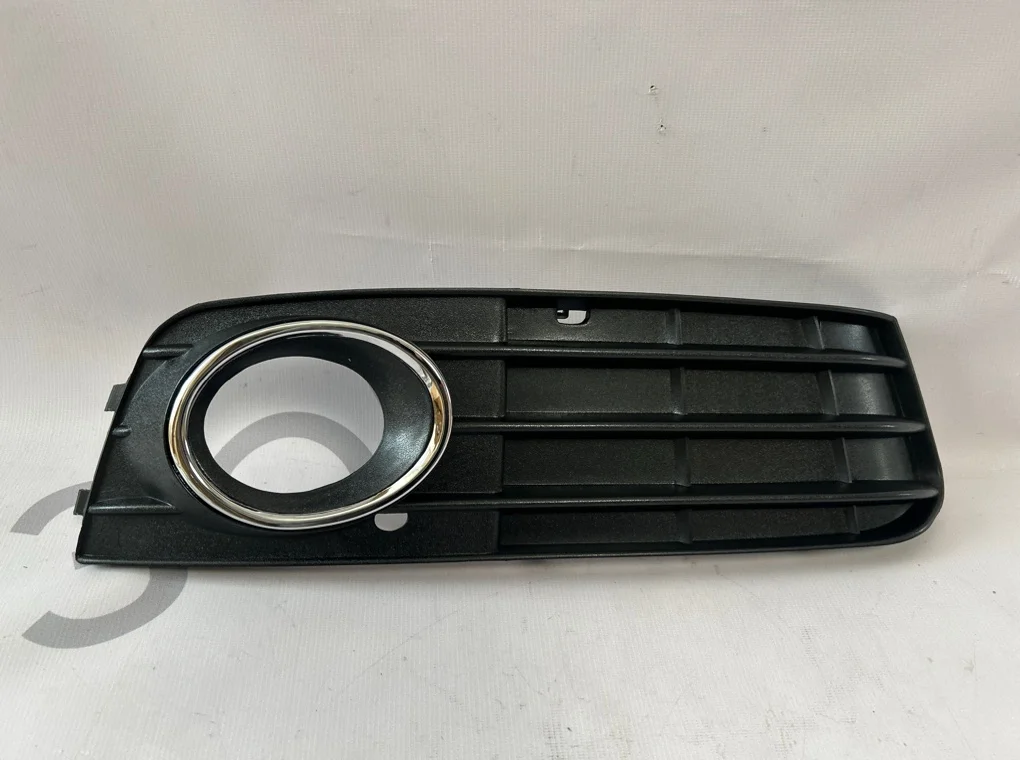 Рамка противотуманной фары правой Audi A4 2007-2011 - изображение 1