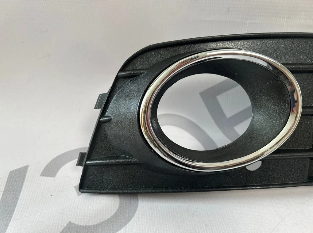 Рамка противотуманной фары правой Audi A4 2007-2011 - миниатюра 3