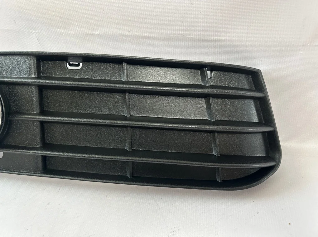 Рамка противотуманной фары правой Audi A4 2007-2011 - миниатюра 4