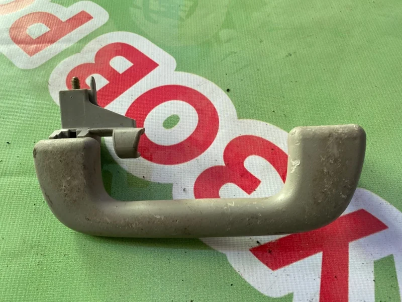 Ручка внутренняя потолочная Toyota Avensis 2003-2008 - изображение 1