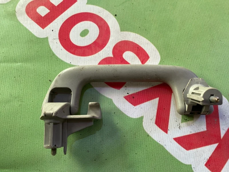 Ручка внутренняя потолочная Toyota Avensis 2003-2008 - миниатюра 2