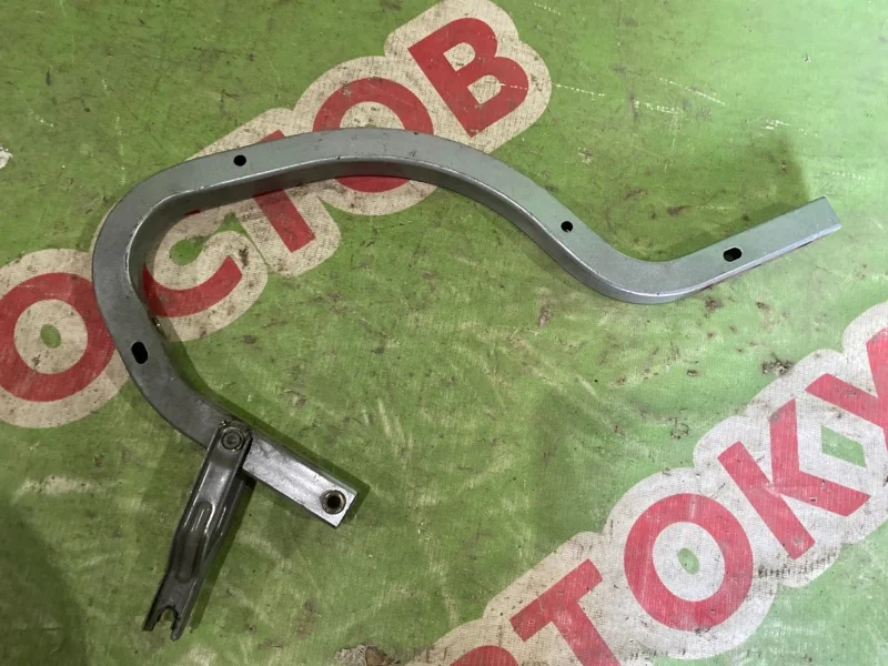 Петля крышки/двери багажника Toyota Avensis 2003-2008 - миниатюра 2