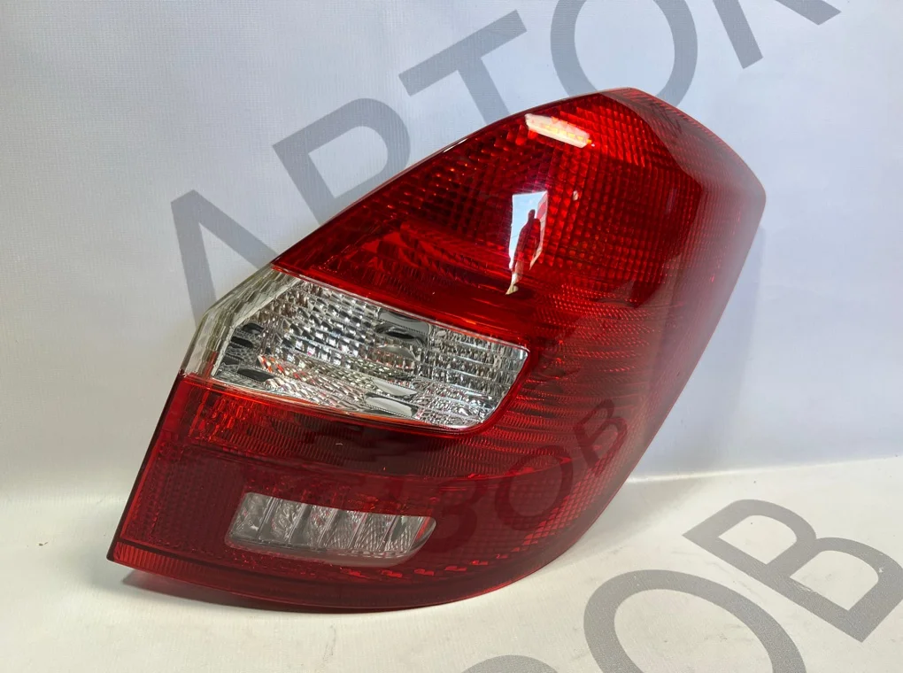 Фонарь задний правый Skoda Fabia 2007-2015 - миниатюра 2