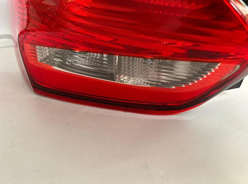 Фонарь задний левый Ford Focus 2011-2015 - миниатюра 2