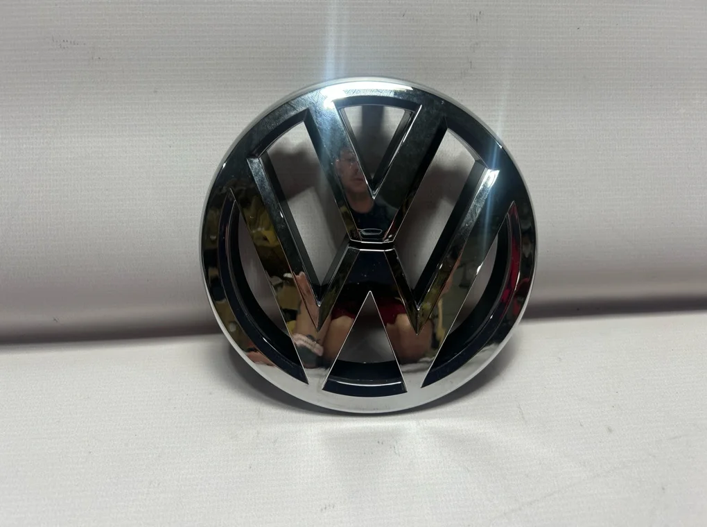 Эмблема Volkswagen Passat 2010-2015 - изображение 1