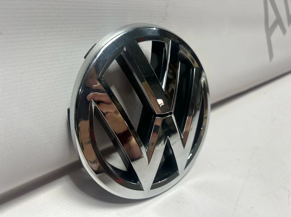 Эмблема Volkswagen Passat 2010-2015 - миниатюра 3