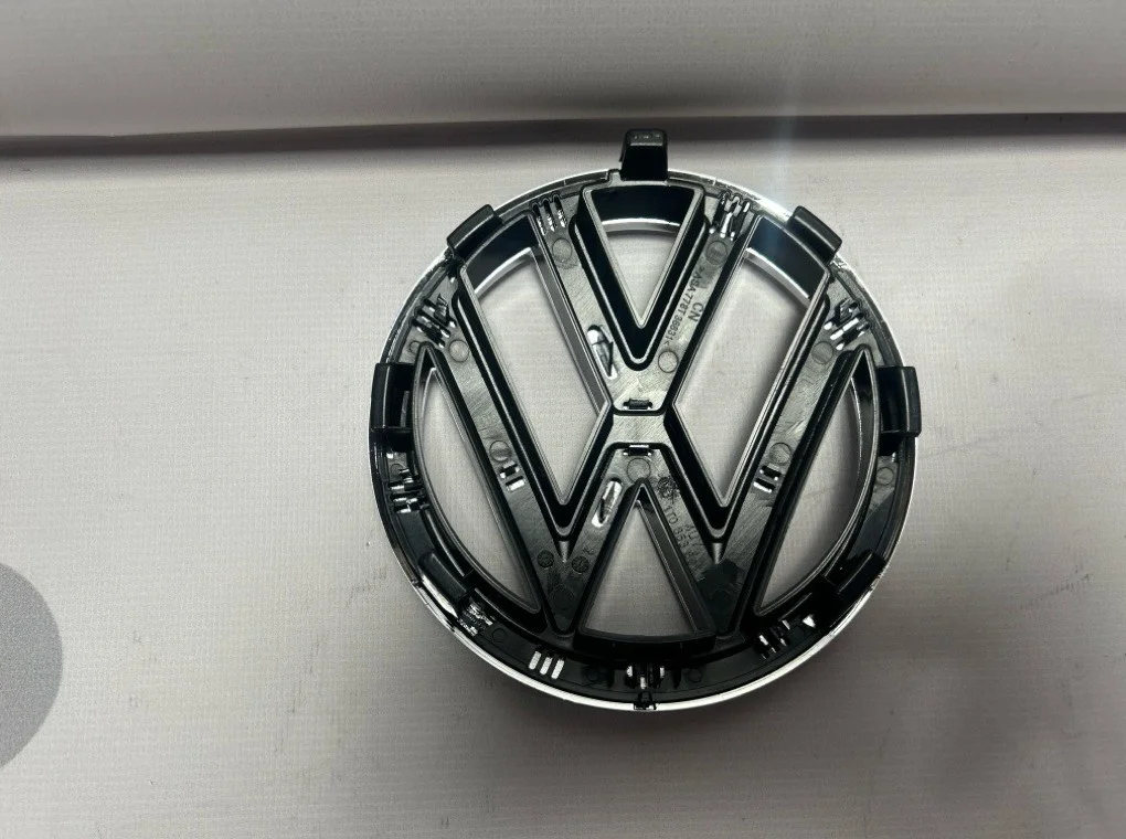 Эмблема Volkswagen Passat 2010-2015 - миниатюра 5