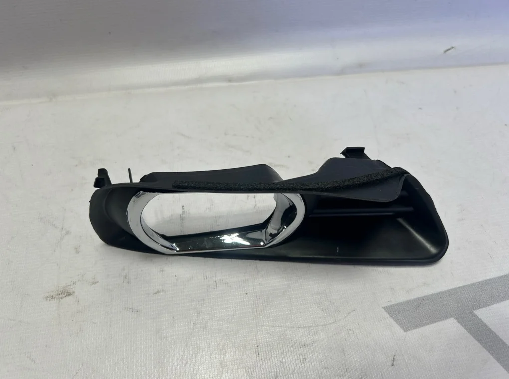 Рамка противотуманной фары правой Toyota Camry 2006-2009 - миниатюра 2