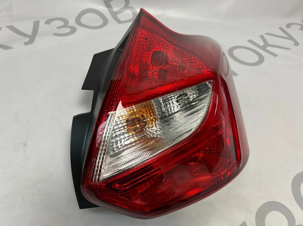 Фонарь задний правый Ford Focus 2011-2015 - изображение 1