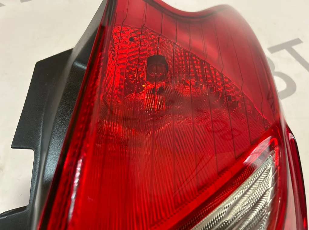 Фонарь задний правый Ford Focus 2011-2015 - миниатюра 8