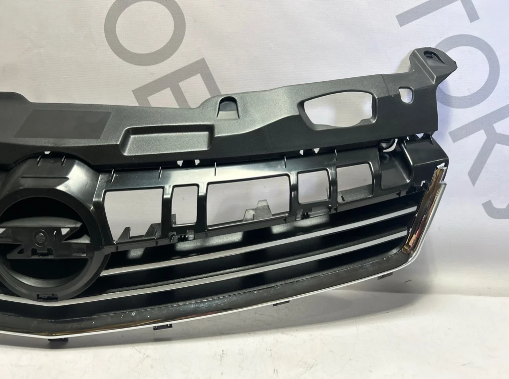Решетка радиатора Opel Astra 2007-2010 - миниатюра 5