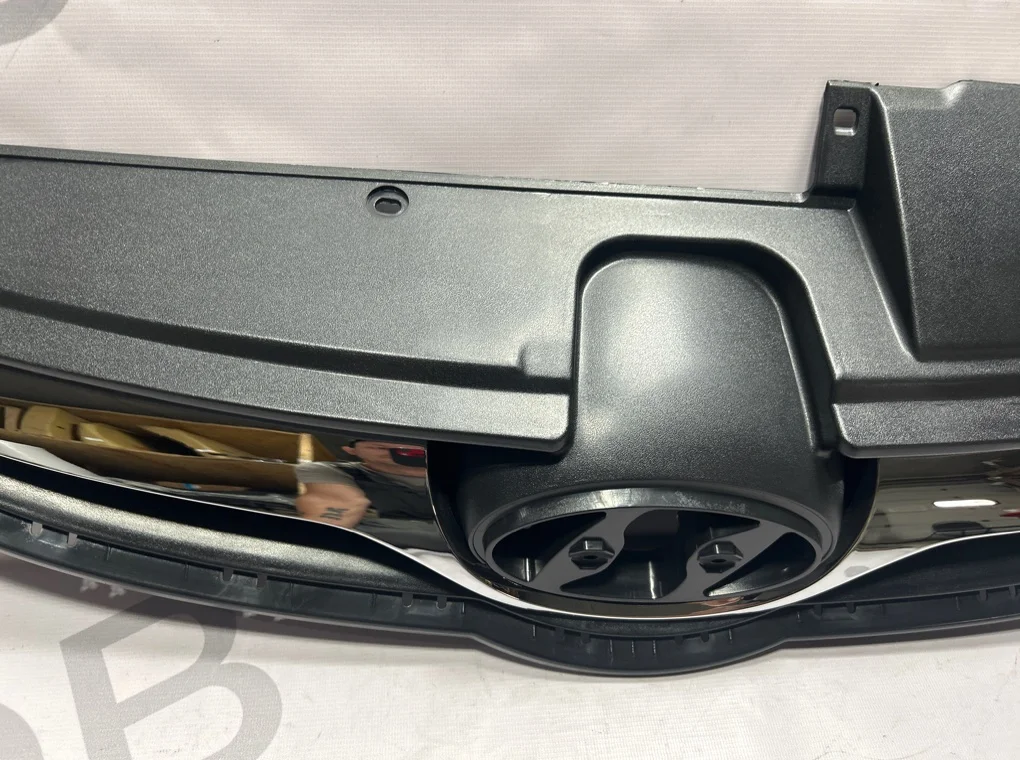 Решетка радиатора Hyundai Elantra 2011-2014 - миниатюра 4