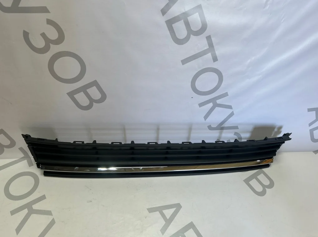 Решетка в бампер центральная Volkswagen Polo 2015-2020 - миниатюра 2