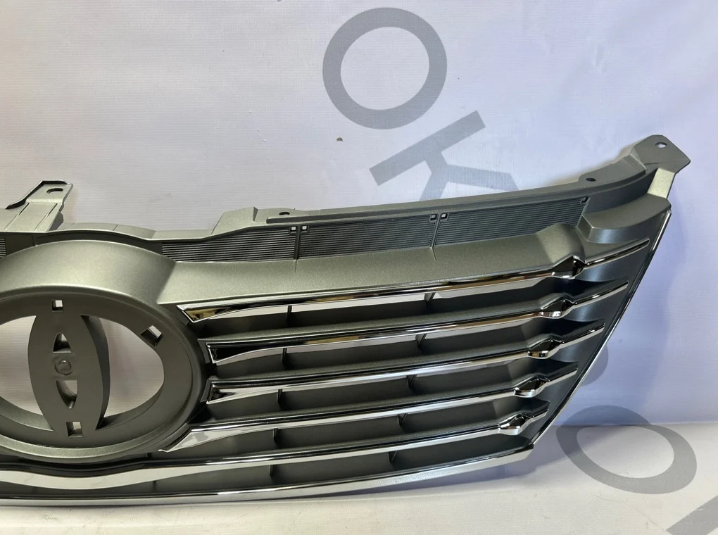 Решетка радиатора Toyota Camry 2011-2014 - миниатюра 5