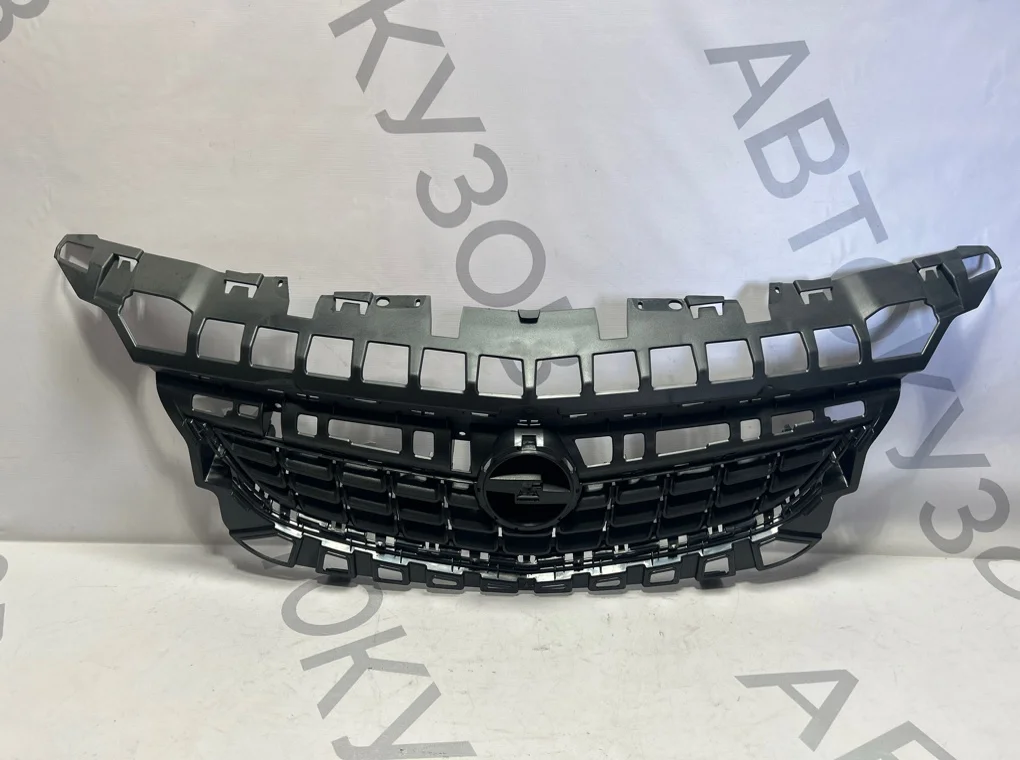 Решетка радиатора Opel Astra 2009-2013 - изображение 1