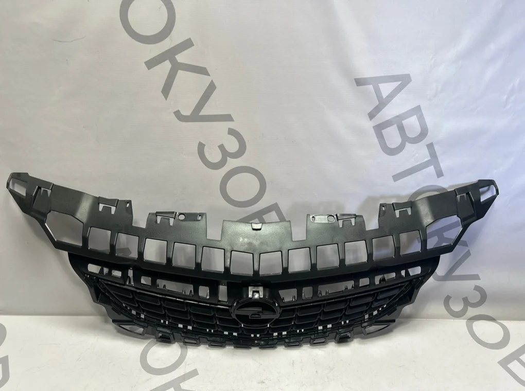 Решетка радиатора Opel Astra 2009-2013 - миниатюра 2