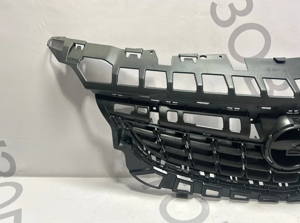 Решетка радиатора Opel Astra 2009-2013 - миниатюра 3